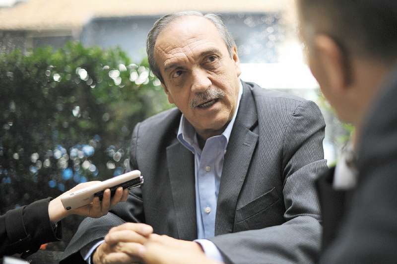 La noticia publicada por el canal tenía que ver con el exgobernador de Antioquia Luis Alfredo Ramos. / Archivo El Espectador