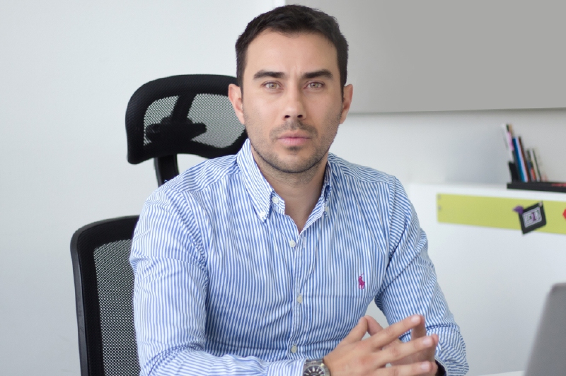 Daniel Báez, creador de Ambardae, dice que en la plataforma tienen cabida emprendimientos relacionados con alimentos, arte, deporte, mascotas, hogar y decoración. / Archivo particular