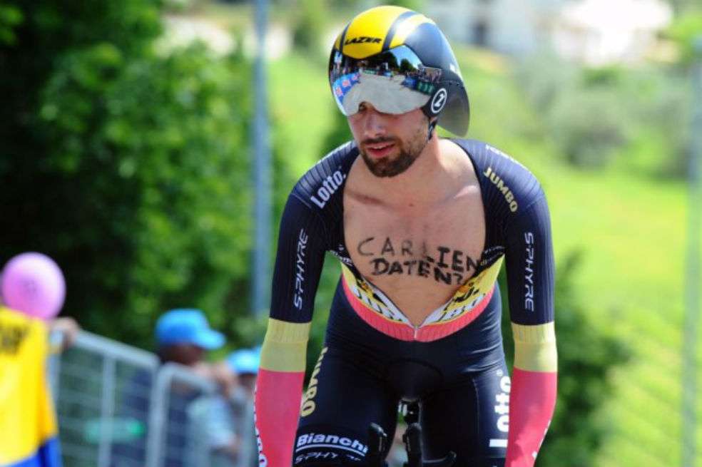 Victor Campenaerts le pidió una cita a una mujer en la CRI del Giro.