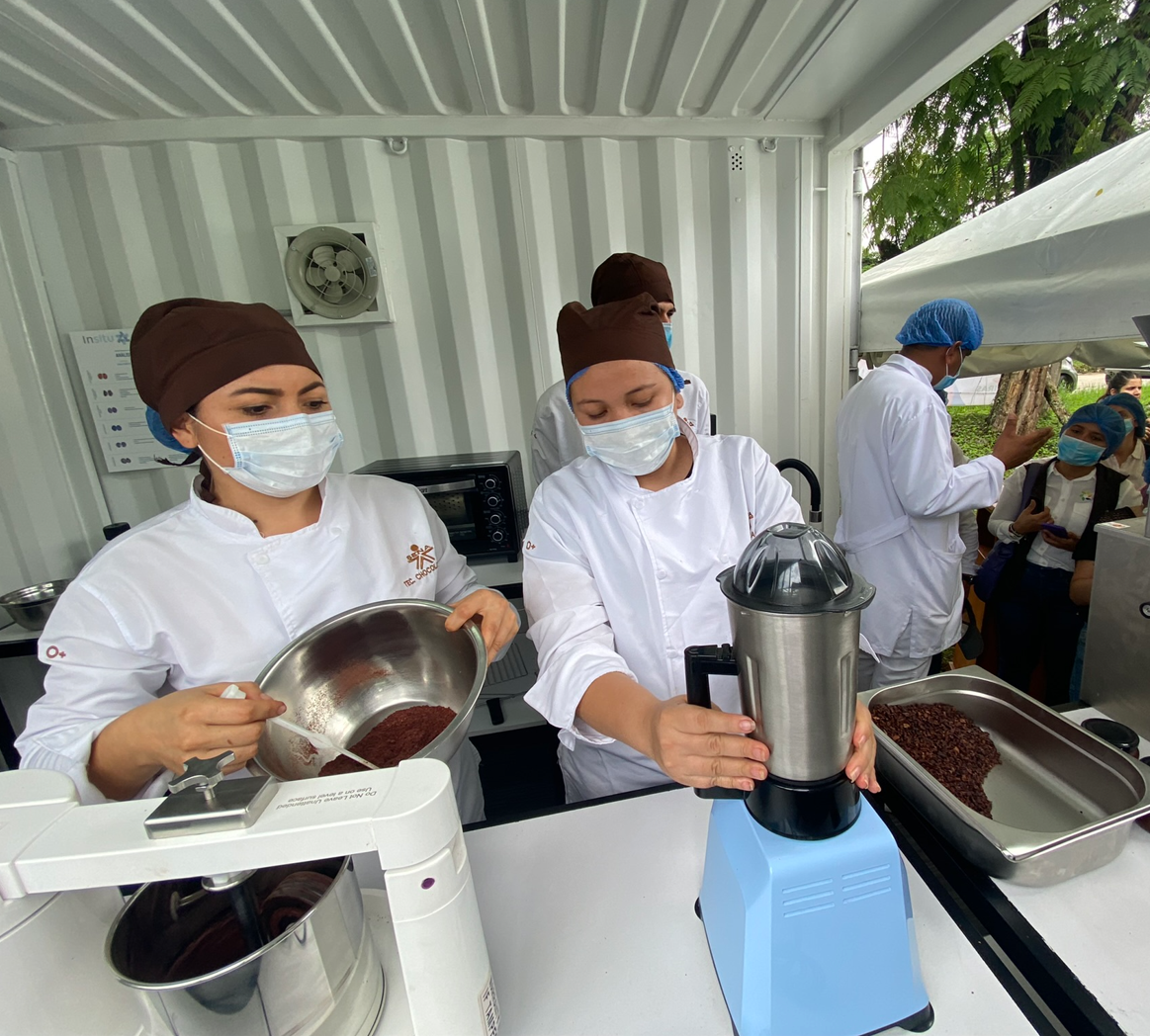La Cooperación Alemana para el Desarrollo (GIZ) y el SENA (Campoalegre y Angostura) desarrollaron un laboratorio móvil de calidad de cacao.