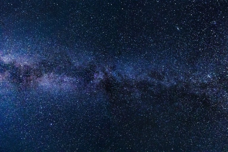 La última investigación de Stephen Hawking afirma que el universo es finito