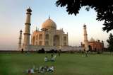 Pareja de jóvenes intenta suicidarse en el Taj Mahal ante imposibilidad de casarse