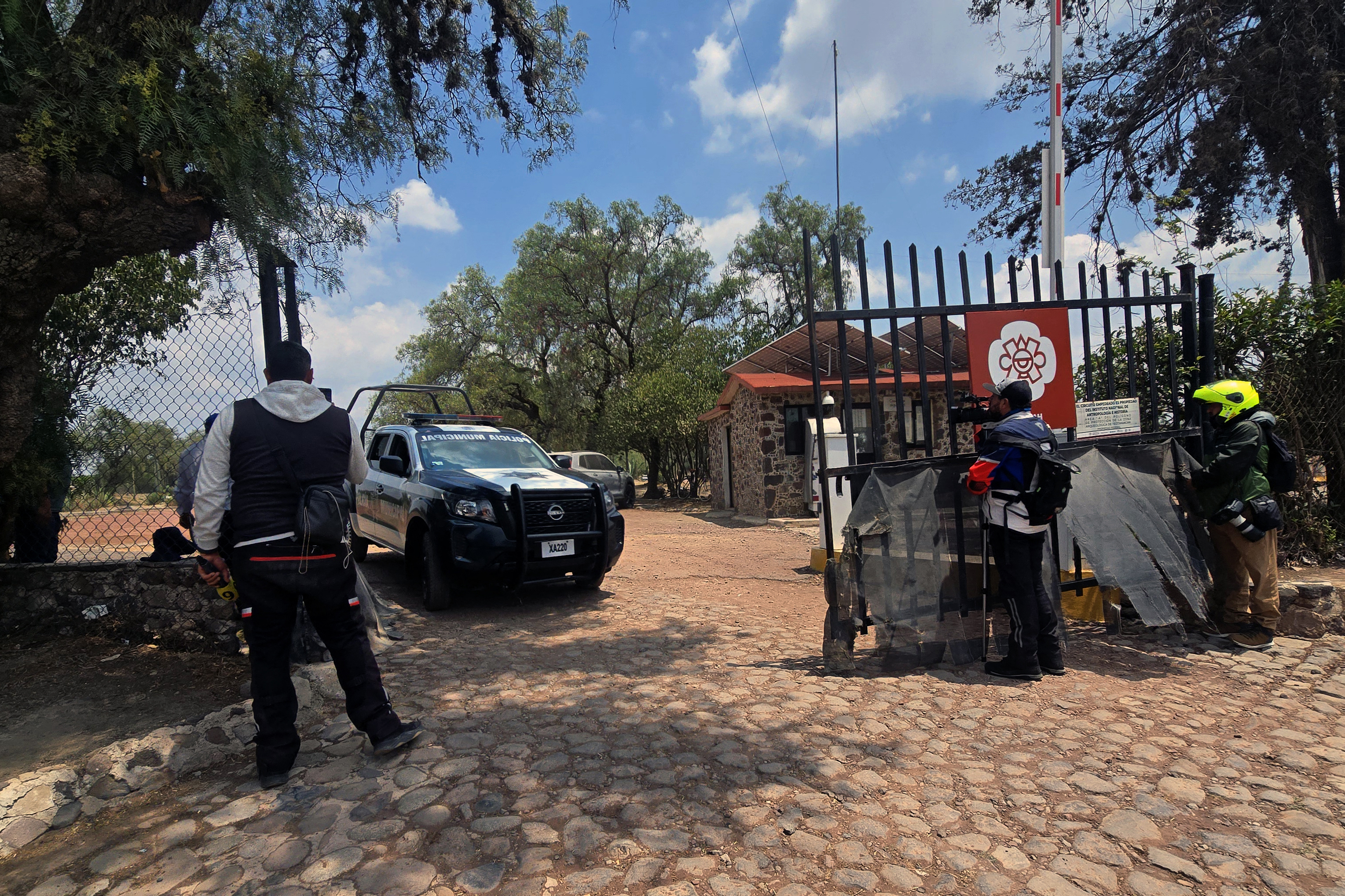 A police patrol vehicle is seen at the Teotihuacan archaeological zone following a shooting in Teotihuacan, State of Mexico, on April 20, 2026. A Canadian woman was shot dead on April 20 at the Teotihuacan pyramids archaeological zone in central Mexico by a man who later killed himself, authorities said. (Photo by Valentina ALPIDE / AFP)