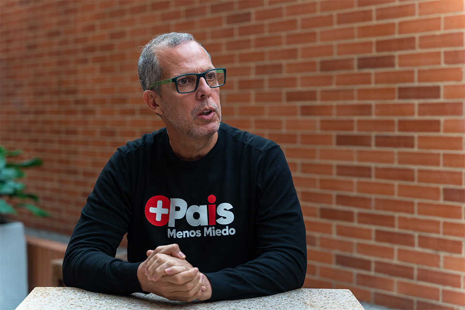 El precandidato presidencial habló con El Espectador sobre sus principales propuestas de cara a las elecciones del 2022. Qué mantendría del gobierno Duque, su posición frente al aborto, la eutanasia y la reforma a la Policía fueron los temas centrales de esta conversación.