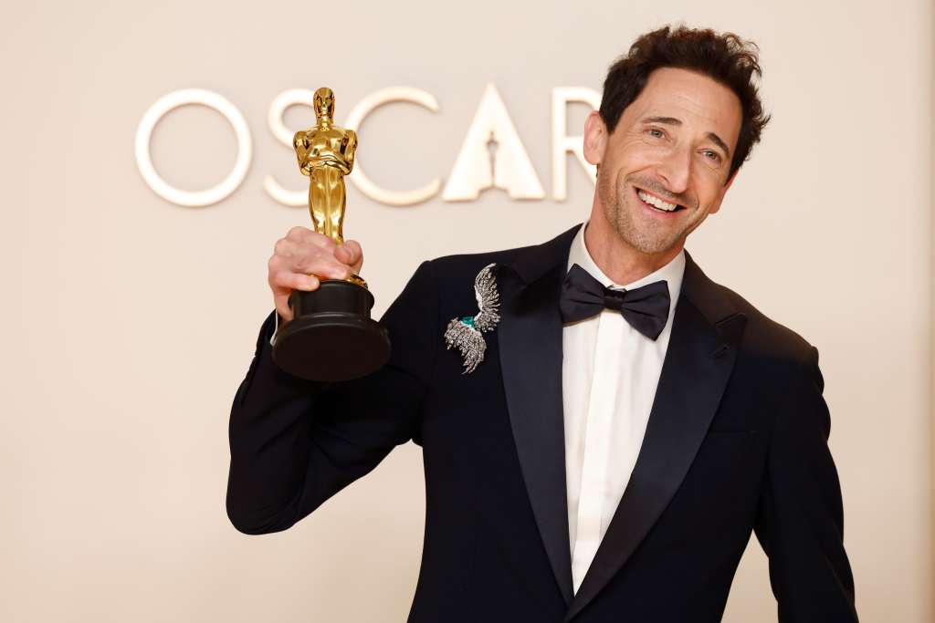 LOS ANGELES (United States), 03/03/2025.- Adrien Brody, winner of the Best Actor in a Leading Role for “The Brutalist”, poses in the press room during the 97th annual Academy Awards ceremony at the Dolby Theatre in the Hollywood neighborhood of Los Angeles, California, USA, 02 March 2025.  EFE/EPA/CAROLINE BREHMAN