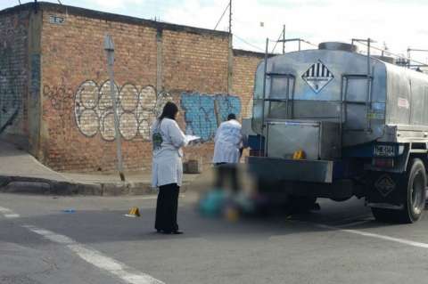 Mujer con bebé en coche fue atropellada por camión en Bogotá