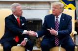 Demócrata que se opuso a juicio político visita a Trump y se declara republicano