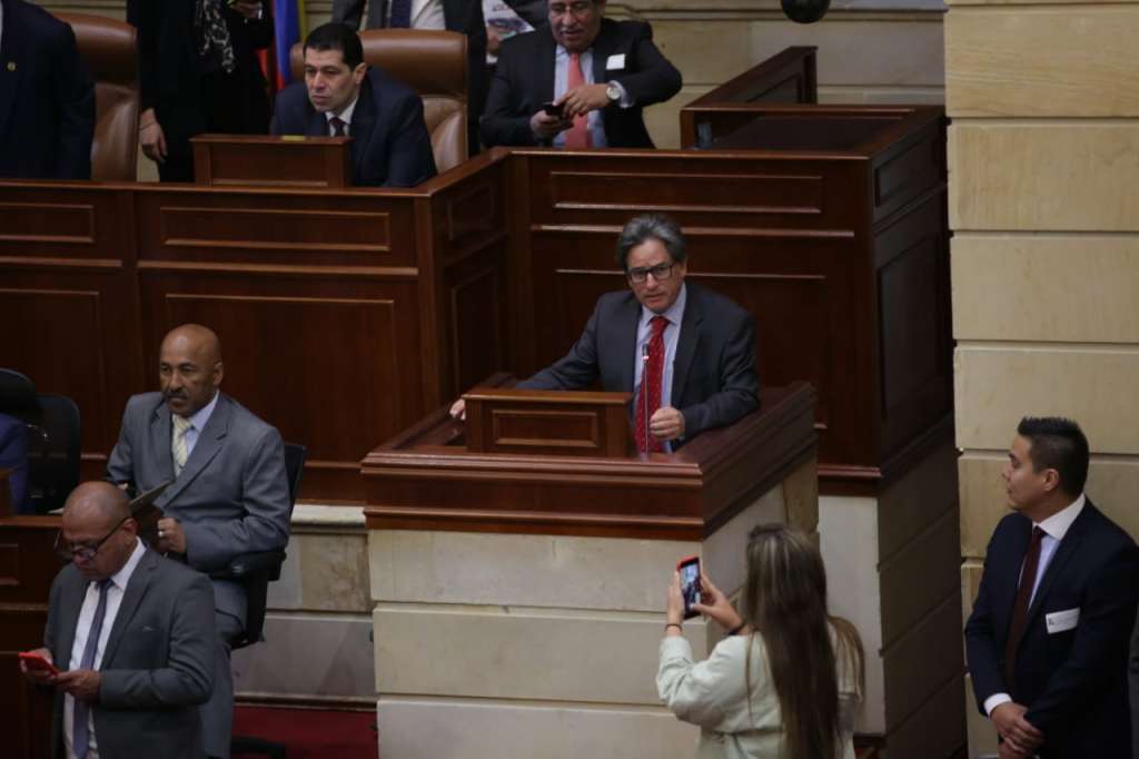 El ministro de Hacienda, Alberto Carrasquilla, durante el primer debate sobre el Presupuesto General para 2020.