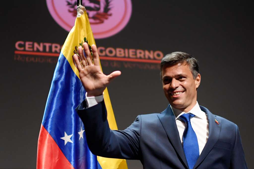 El presidente venezolano, Nicolás Maduro, es un "criminal" que dirige una "dictadura", dijo hoy el líder opositor Leopoldo López, en su primera conferencia de prensa. , en Madrid, tras dejar su país durante el fin de semana.