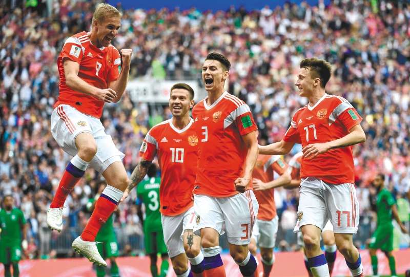 Yuri Gazinskiy celebra el primer gol del Mundial Rusia 2018 en el partido entre los anfitriones y Arabia Saudita en el estadio Olímpico Luzhnikí de Moscú, Rusia.