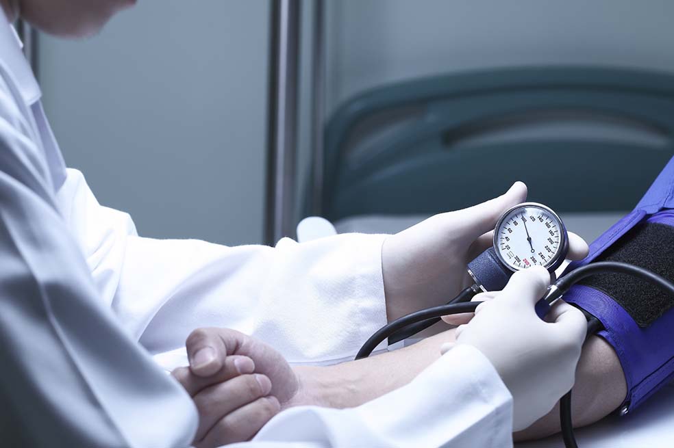 Cientos de enfermeros, médicos, camillero y demás especialistas trabajan en la atención de tratamiento de los contagiados de COVID-19.