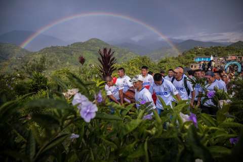 Con simbólica siembra Indígenas Nasa despidieron a autoridad tradicional asesinada en Corinto, Cauca