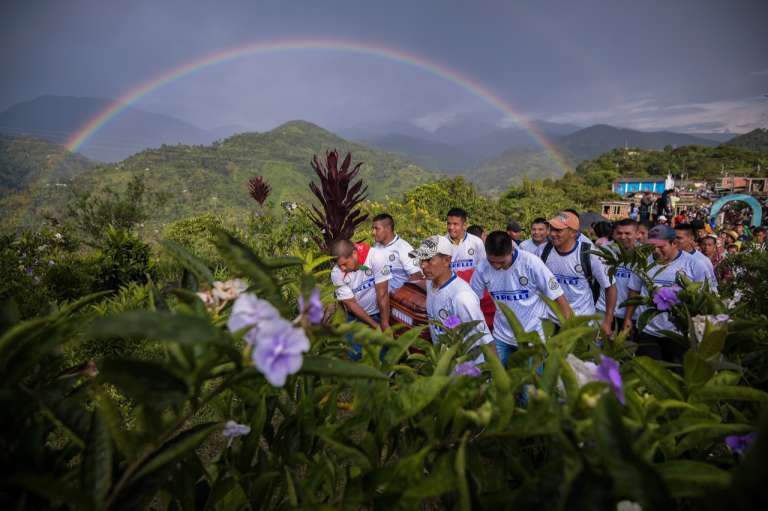 Siembra de Argenis Yatacué y Marcelino Yatacué Ipia