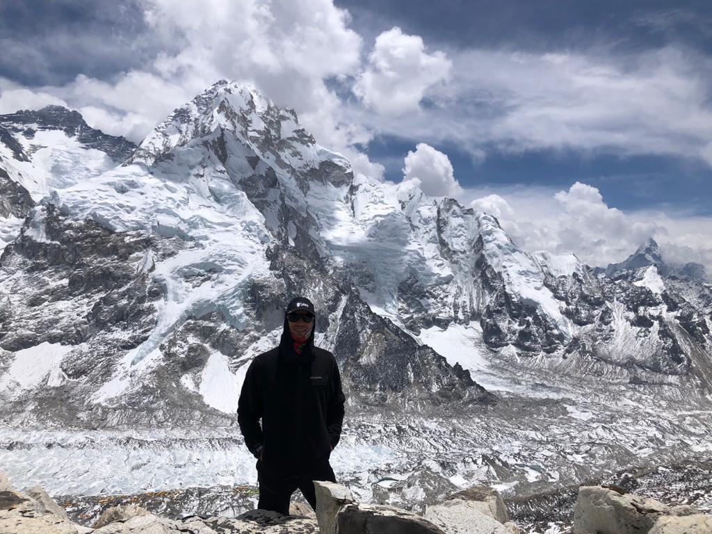 El montañista paisa Mateo Isaza se convirtió en el segundo colombiano en llegar la cumbre del Everest sin oxígeno.