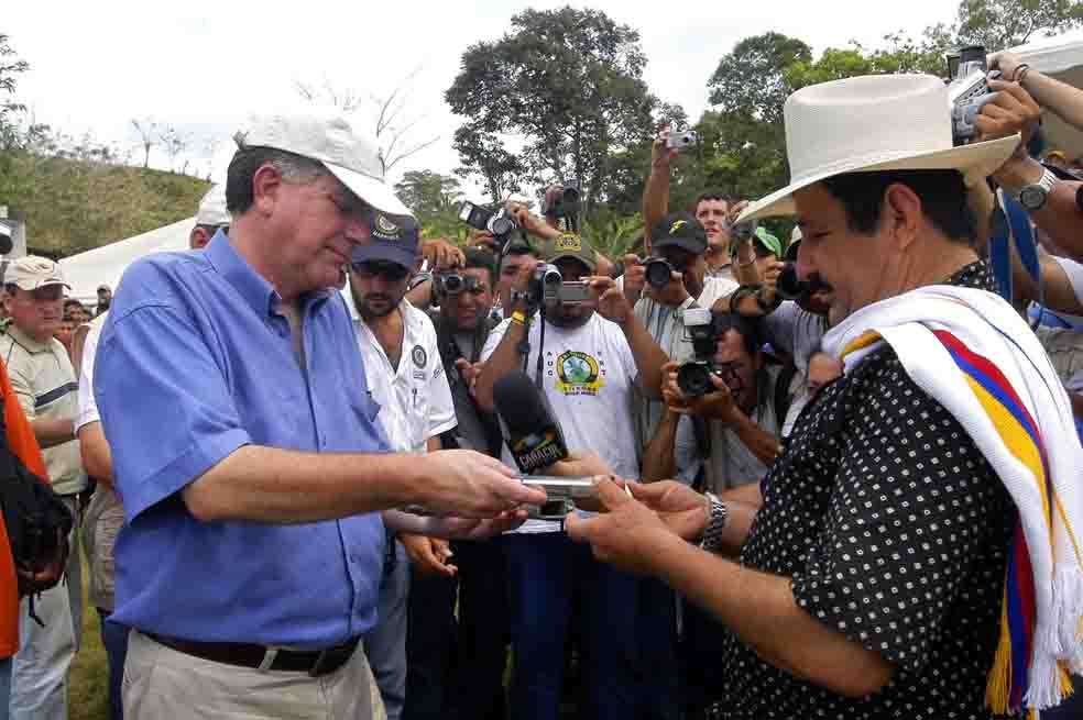 El Bloque Resistencia Tayrona se desmovilizó en 2006 con 1.166 integrantes y con Hernán Giraldo como jefe máximo. / EFE