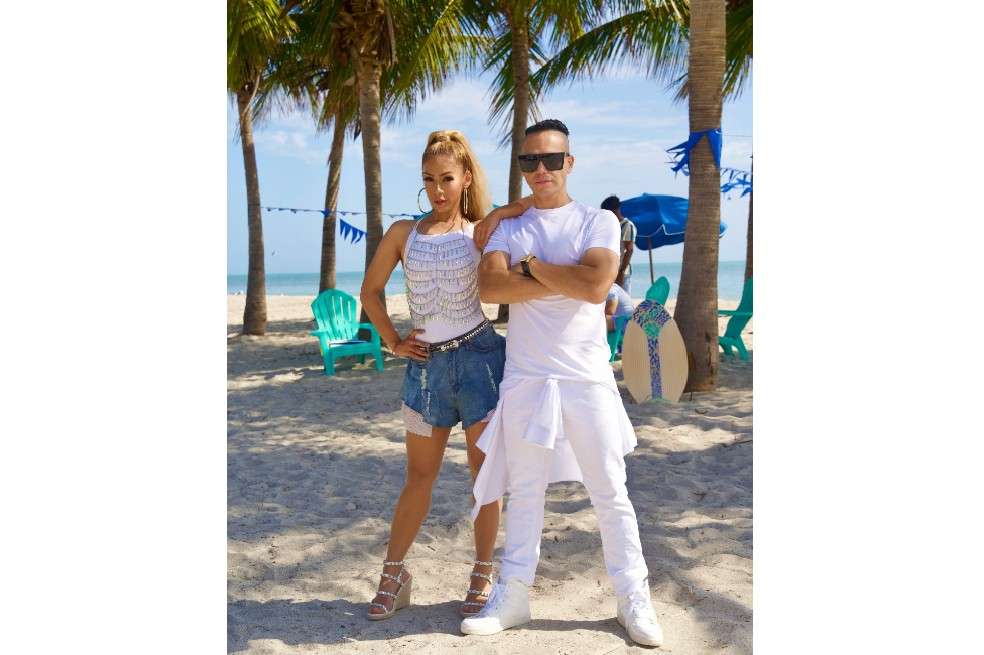 Sabrina La Princess junto a DLL en el rodaje del video de "Toma y dame".