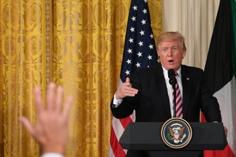 Trump declina desclasificar memo demócrata de pesquisa sobre Rusia