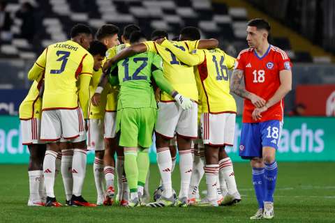 Colombia le sacó un empate a Chile en una cancha que estuvo imposible