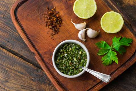 Chimichurri: dos recetas diferentes para preparar esta delicia gastronómica
