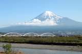 Otra ciudad de Japón bloqueará vista del monte Fuji por el sobreturismo