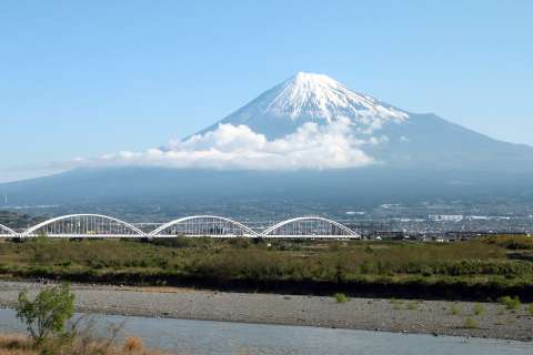 Otra ciudad de Japón bloqueará vista del monte Fuji por el sobreturismo