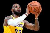 LeBron James, ovacionado en su debut con los Lakers