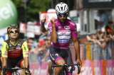 Las acrobacias de Fernando Gaviria en el Giro