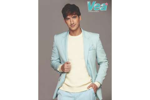 Carlos Torres es el nuevo protagonista de la revista Vea