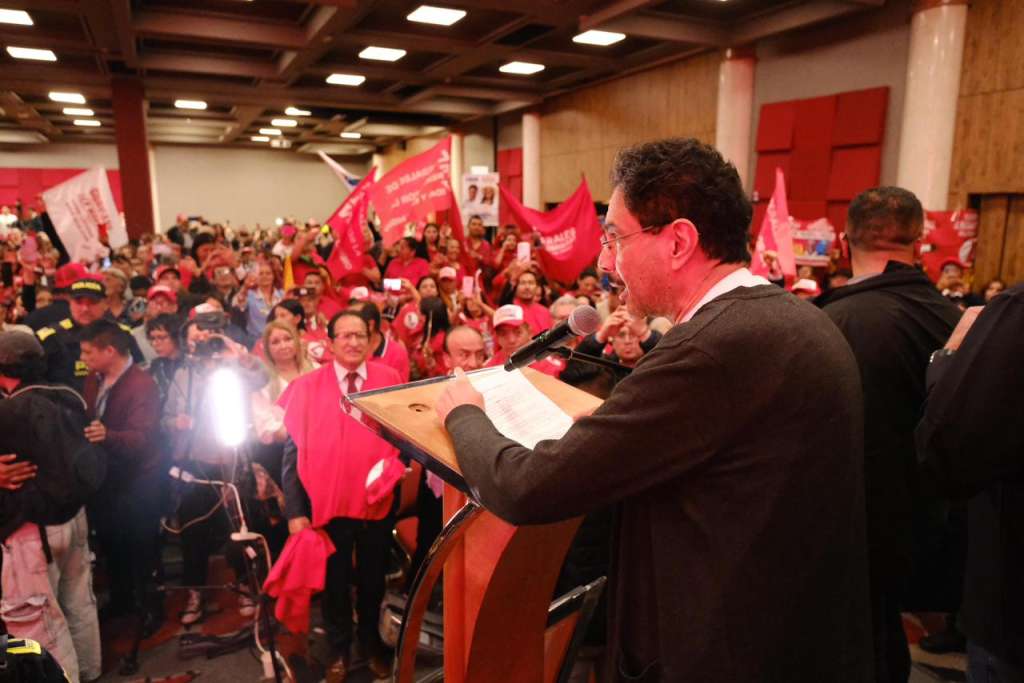 El candidato presidencial, Iván Cepeda, sumó respaldos de varios sectores liberales.