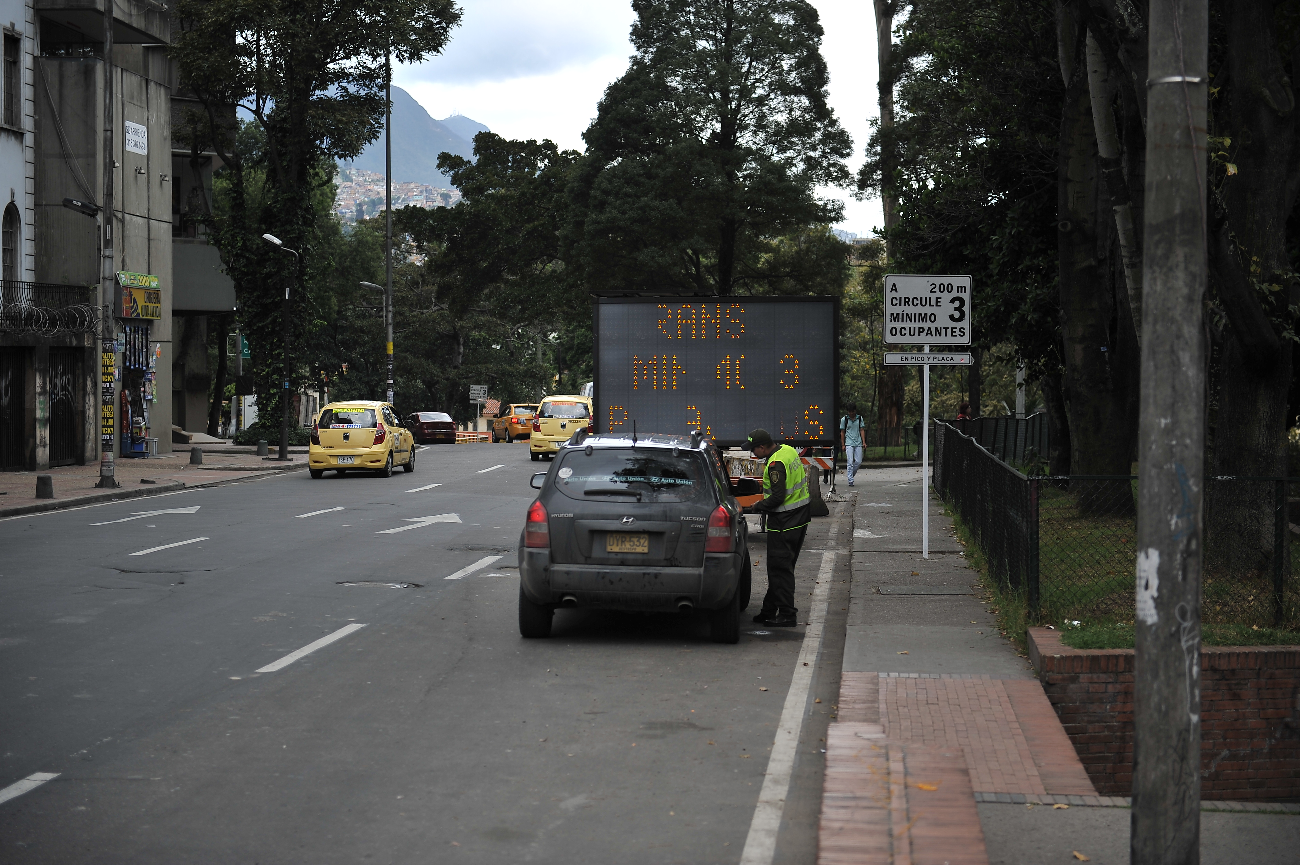 Avisos que hacen referencia a el cambio de restricción vehicular en el centro de la capital