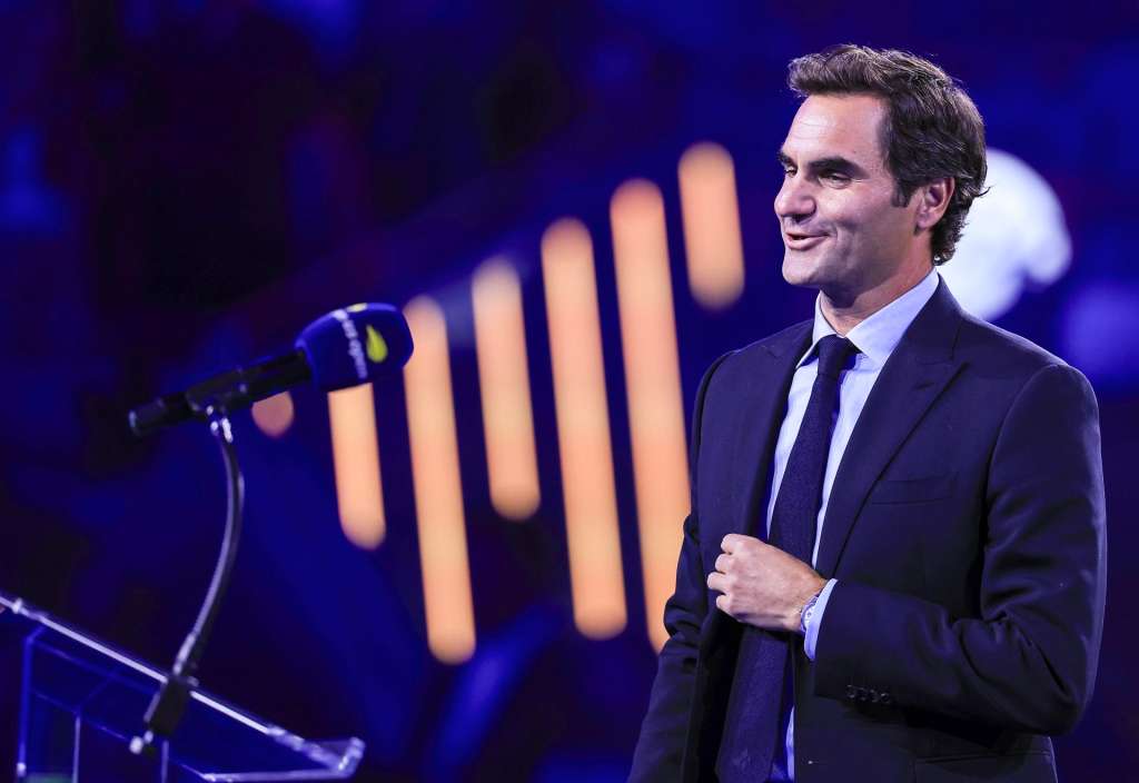 FLUSHINLa millonaria marca de Roger Federer: sus negocios e inversiones tras dejar el tenisG MEADOWS (United States), 01/09/2026.- Roger Federer speaks during a ceremony at Arthur Ashe Stadium, where he received his International Tennis Hall of Fame ring, at the US Open Tennis Championships at the USTA Billie Jean King National Tennis Center in Flushing Meadows, New York, USA, 31 August 2026. (Tenis, Nueva York) EFE/EPA/CRISTOBAL HERRERA-ULASHKEVICH