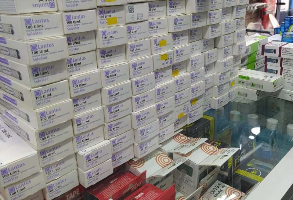 Gobernación de Cundinamarca decomisó 27.452 productos farmacéuticos en distribuidor minorista de Chía.