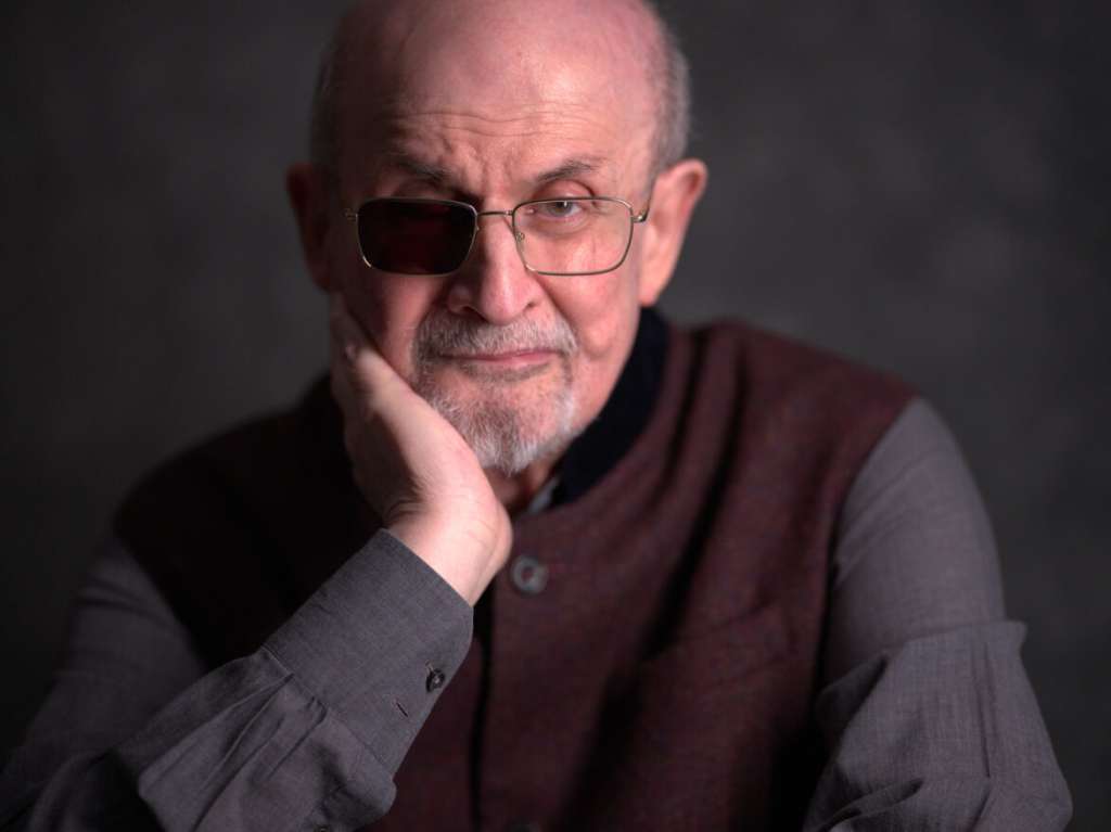 Salman Rushdie ganó el Premio Booker en 1981 con su libro "Hijos de la medianoche".