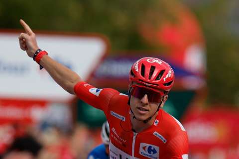 Este es el reporte médico oficial de Tadej Pogacar tras su retiro de La Vuelta a España 2026