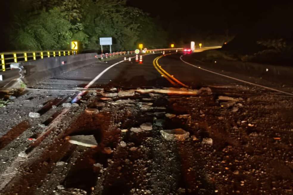 Ataque con explosivos obligó a cerrar paso entre Manizales (Caldas) y Medellín (Antioquia)