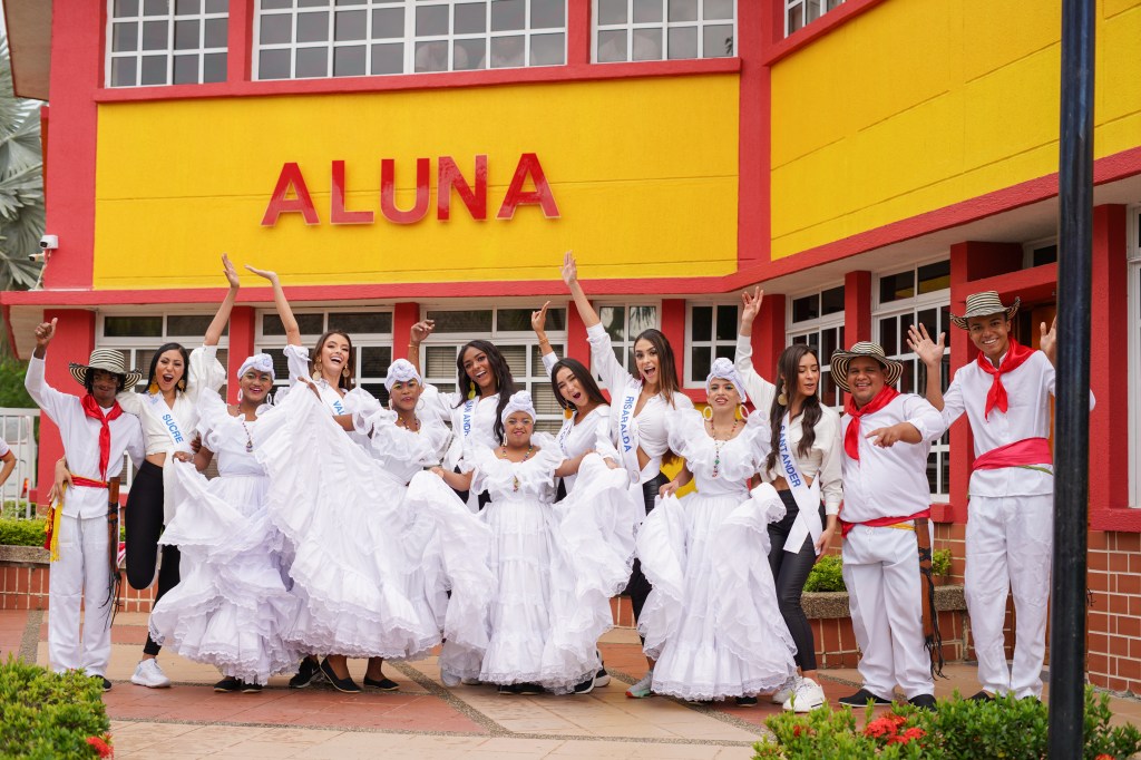 La candidatas al Concurso Nacional de Belleza compartieron con los niños de la Fundación Aluna.