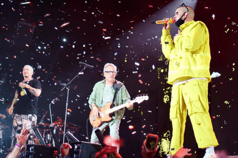 J Balvin y Bad Bunny publican video de "Yo le llego", en el que pasean en velero por el Viejo San Juan