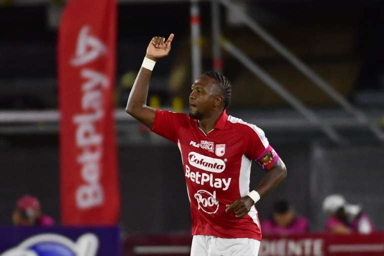Hugo Rodallega fue la gran figura del encuentro marcando tres goles en la victoria 4-0 de Santa Fe frente a América.