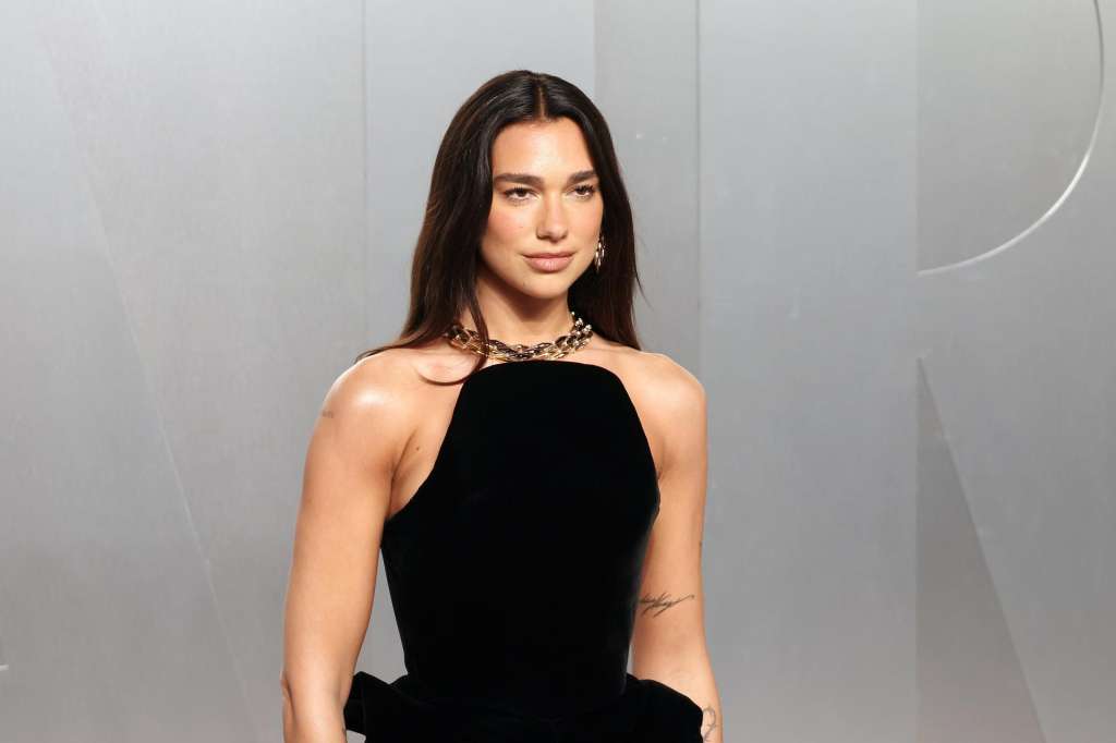 Los Angeles (United States), 16/03/2026.- Dua Lipa arrives at the 2026 Vanity Fair Oscar Party following the 98th annual Academy Awards ceremony at Los Angeles County Museum of Art (LACMA) in Los Angeles, California, USA, late 15 March 2026 (issued 16 March 2026). EFE/EPA/NINA PROMMER