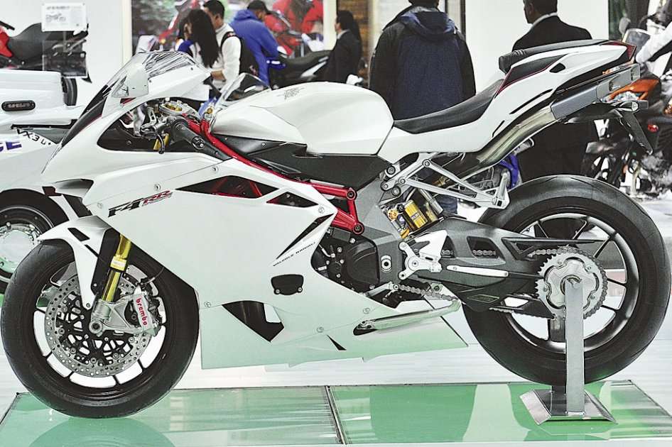 La F4RR de MV Agusta alcanza una velocidad máxima de 297.6 kilómetros por hora.