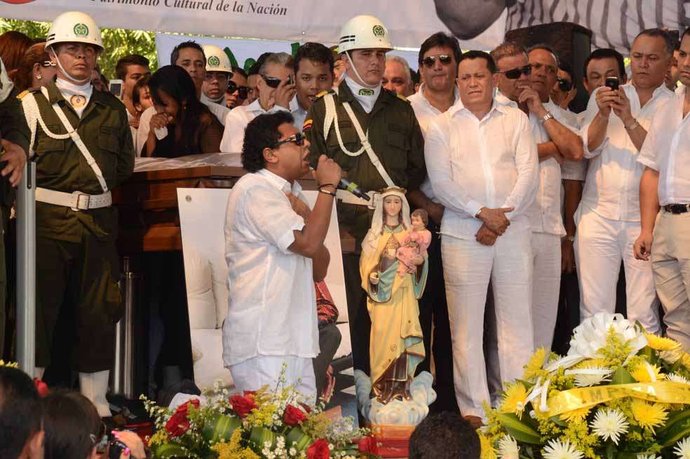 Rafael Santos, hijo de Diomedes Díaz, cantó en honor a su padre.  / Adamis Guerra