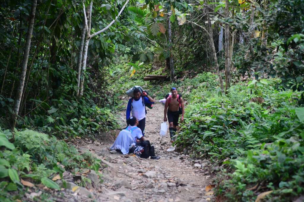 Migrantes en Capurgana que pasan por el Darién en la nueva ruta migratoria