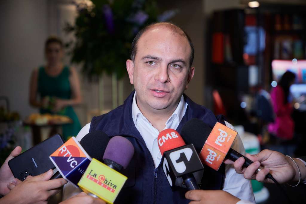 Defensor del Pueblo, Carlos Camargo Assis, hace un llamado a comprometerse con los procesos de paz a Disidencias de las FARC y ELN