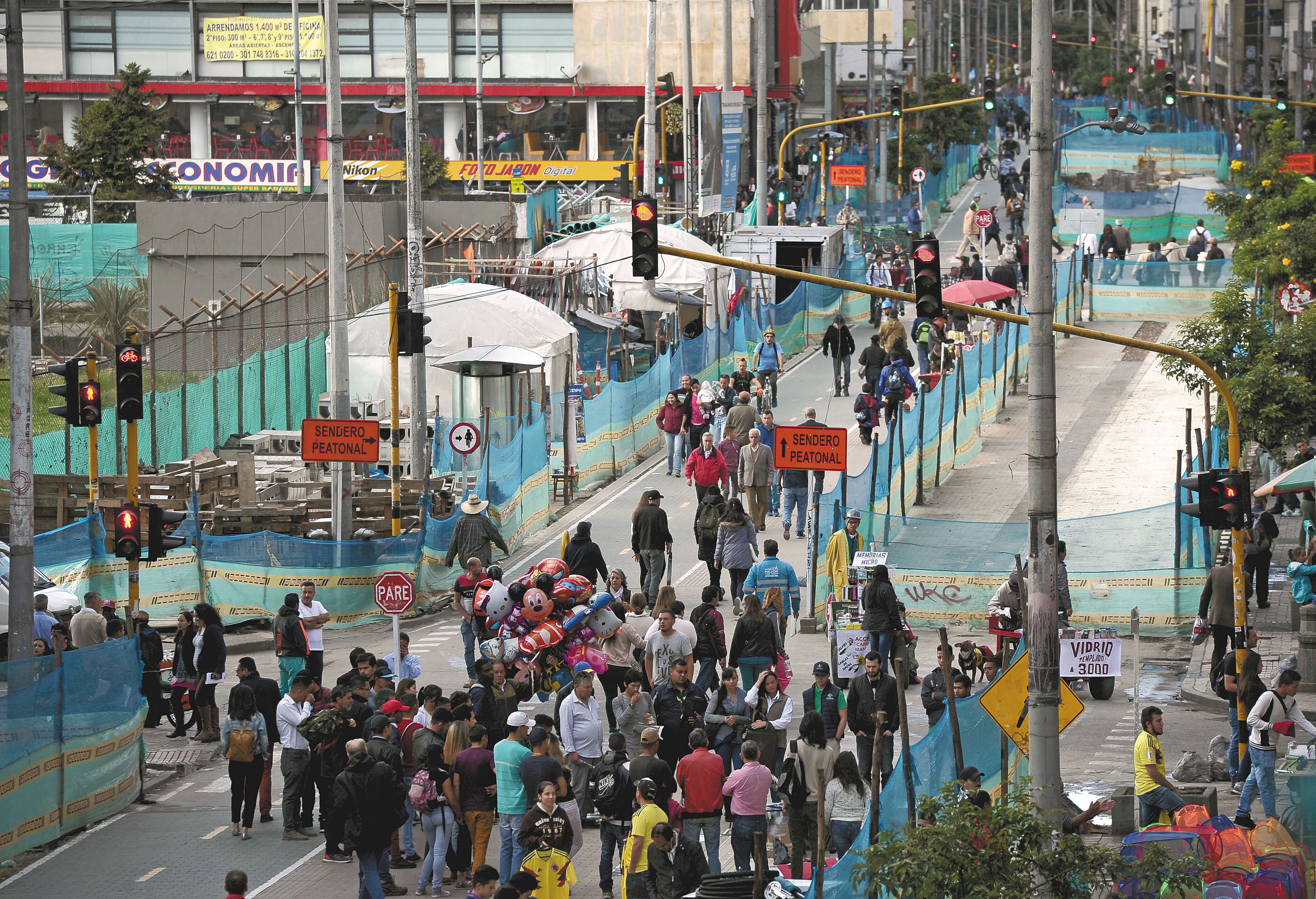 Imagen de un sector de Bogotá. Sobrevivir al caos. / Mauricio Alvarado