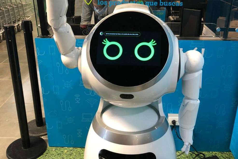 Lú - robot, anfitriona y asistente de Carulla.