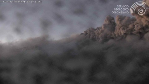 Volcán Puracé completa seis emisiones de ceniza en 24 horas y mantiene la alerta naranja