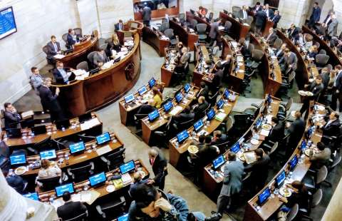 ¿Todos en la cama? La molestia por los impedimentos alrededor de la Ley TIC
