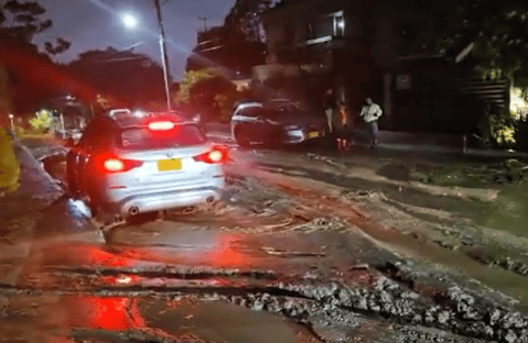 Congestión e inundación en las vías de Bogotá por fuertes y constantes lluvias