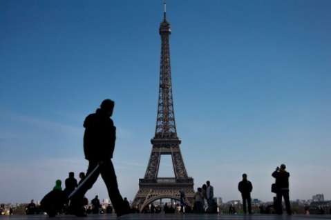 Reabrirán Torre Eiffel y se iluminará con los colores de la bandera francesa