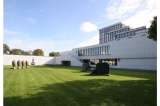Museo danés demanda a artista tras quedarse con dinero y enviar lienzos en blanco